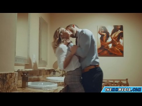 ❤️ جڏهن هڪ busty سنهري اوھان کي هڪ عوامي آرام روم ۾ seduces ❌ مقعد وڊيو